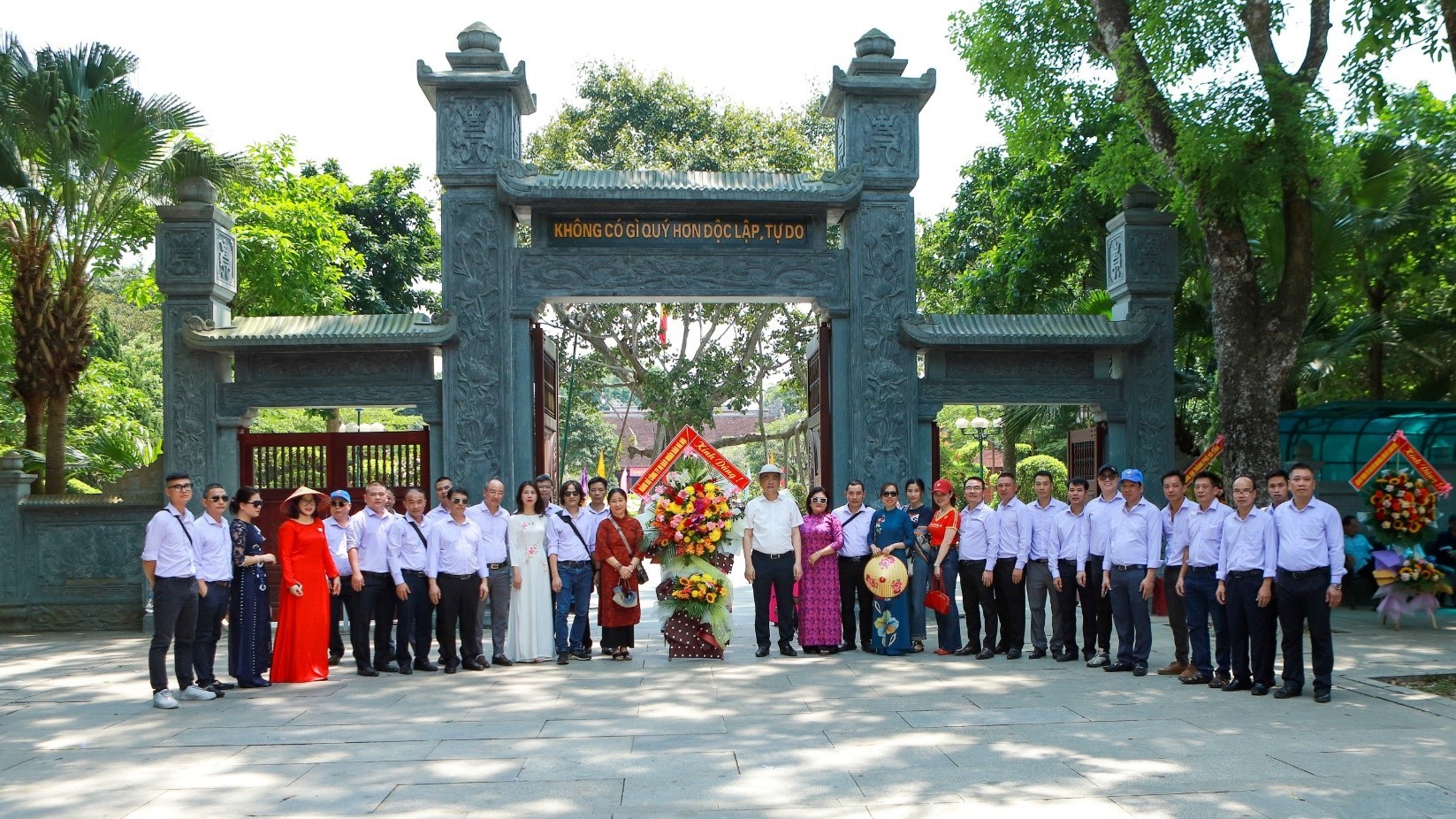 Đảng bộ Công ty In Báo Nhân Hà Nội  tổ chức chương trình về nguồn  và sinh hoạt chuyên đề tại tỉnh Nghệ An